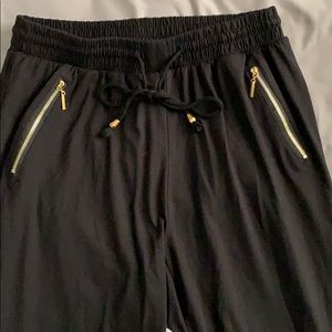 🎃4/$20🎃 Black jogger with gold zipper pockets